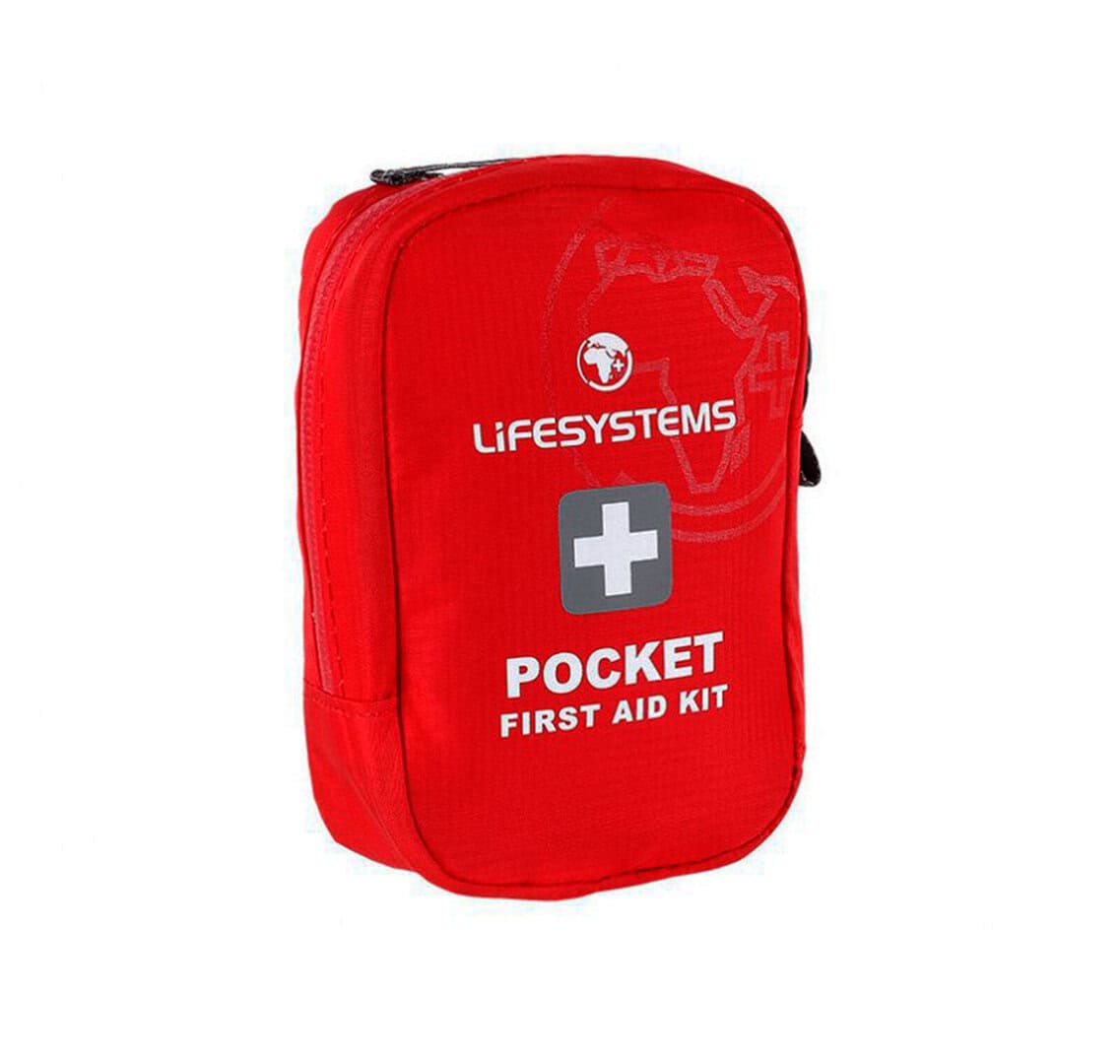 Червена портативна аптечка Lifesystems за първа помощ.