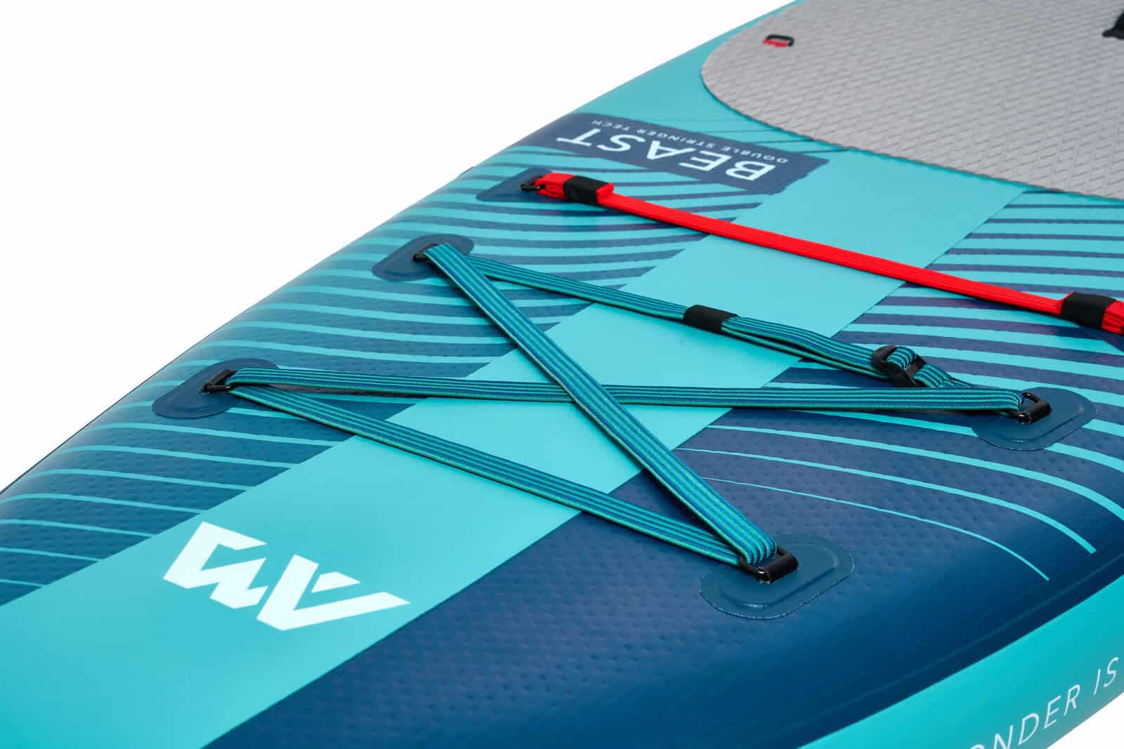 Детайл на надуваем SUP Aqua Marina Beast 10'6" с ремъци и помпа.