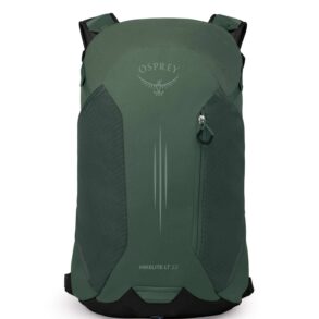Зелена раница Osprey HikeLite LT 22 за пътуване и туризъм.