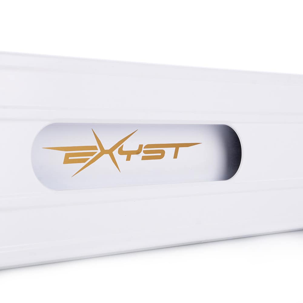 Лого на Varrio Sport Exust 4ST върху бял спортен уред.